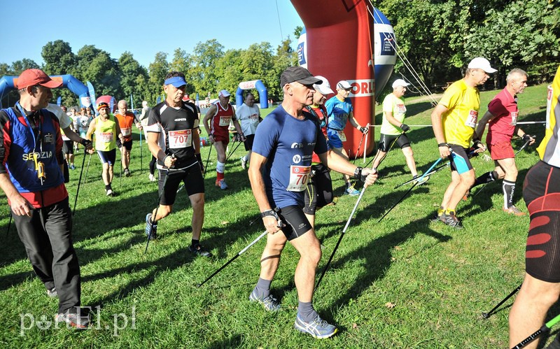650 osób powędrowało z kijkami przez Bażantarnię zdjęcie nr 113718