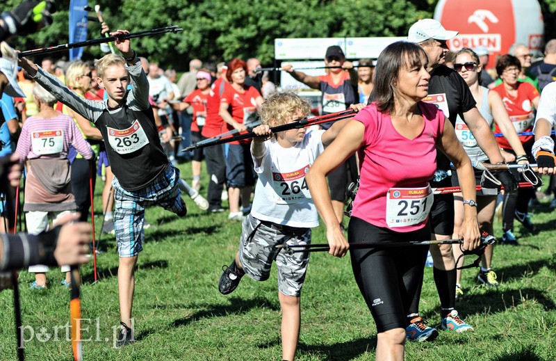 650 osób powędrowało z kijkami przez Bażantarnię zdjęcie nr 113757