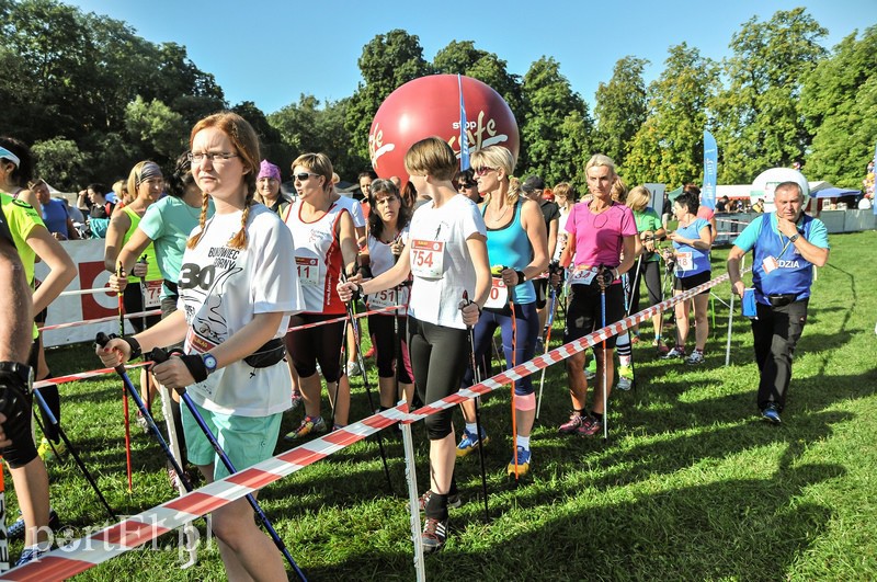 650 osób powędrowało z kijkami przez Bażantarnię zdjęcie nr 113715