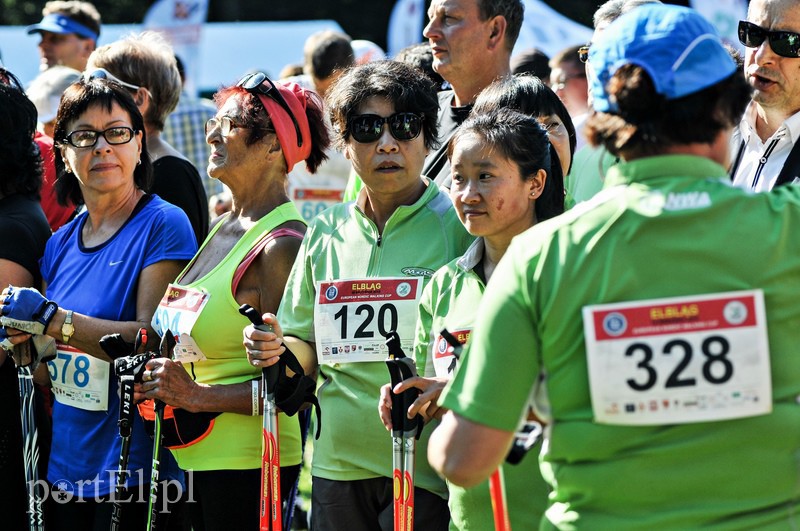 650 osób powędrowało z kijkami przez Bażantarnię zdjęcie nr 113748