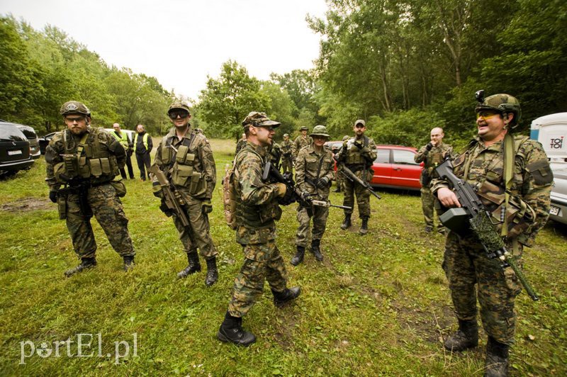 Wymiana ognia w elbląskim lesie zdjęcie nr 113909