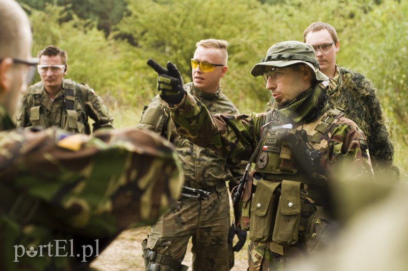 Wymiana ognia w elbląskim lesie zdjęcie nr 113915