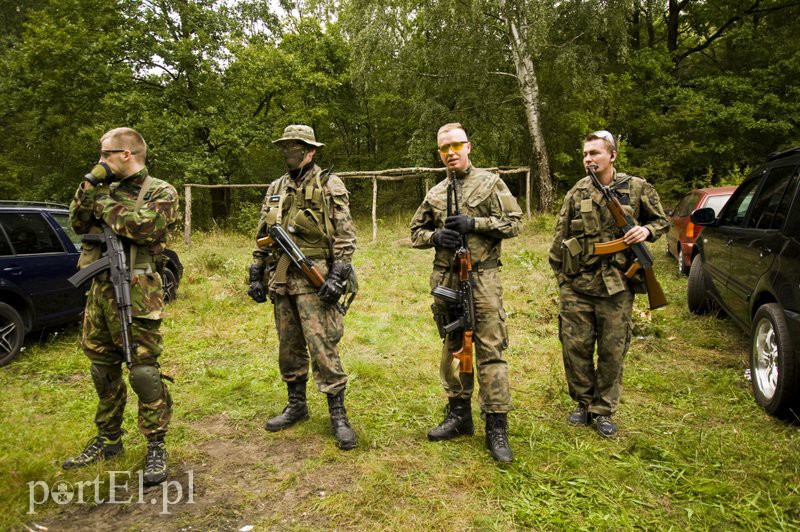 Wymiana ognia w elbląskim lesie zdjęcie nr 113908