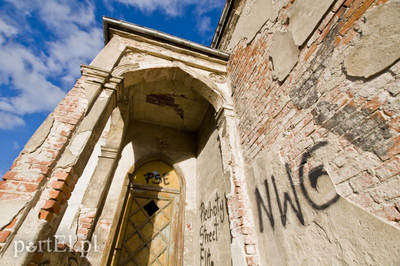  Nikt nie chciał przyjrzeć się zabytkowej ruinie zdjęcie nr 114587