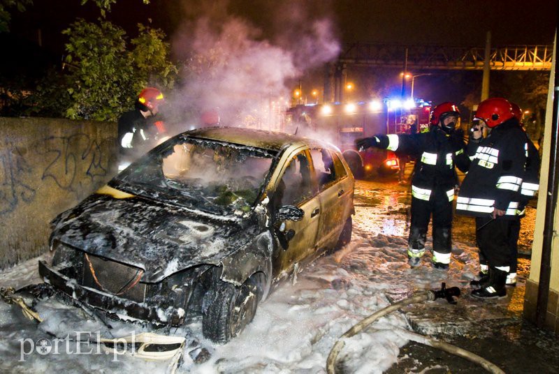  Na Grunwaldzkiej spłonął mercedes zdjęcie nr 115492