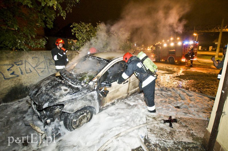  Na Grunwaldzkiej spłonął mercedes zdjęcie nr 115493