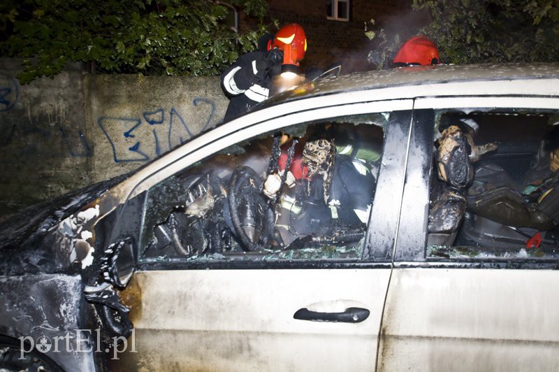  Na Grunwaldzkiej spłonął mercedes zdjęcie nr 115496