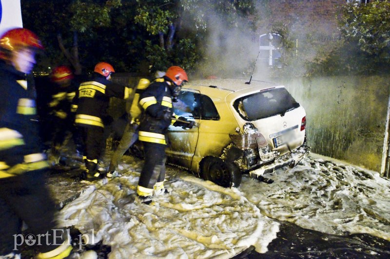 Elbląg  Na Grunwaldzkiej spłonął mercedes