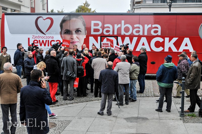 Z lewej strony nadjechała Barbara Nowacka zdjęcie nr 115806