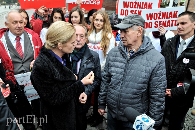 Z lewej strony nadjechała Barbara Nowacka zdjęcie nr 115804