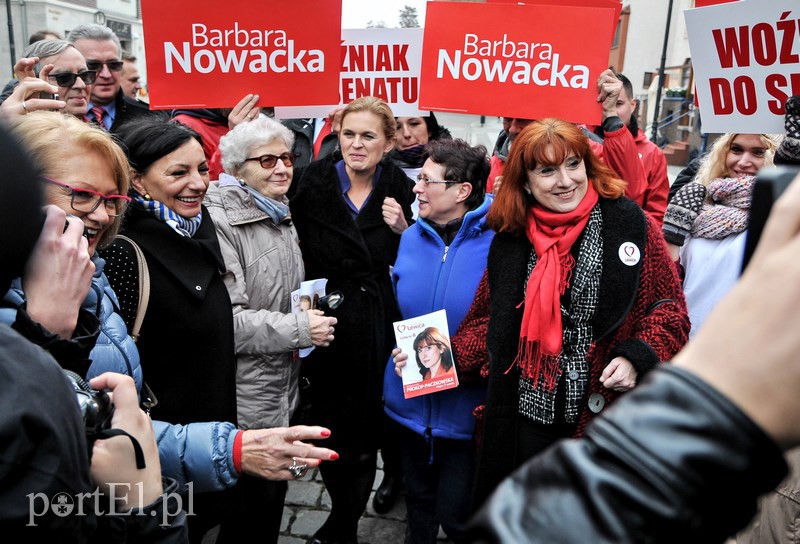 Z lewej strony nadjechała Barbara Nowacka zdjęcie nr 115803