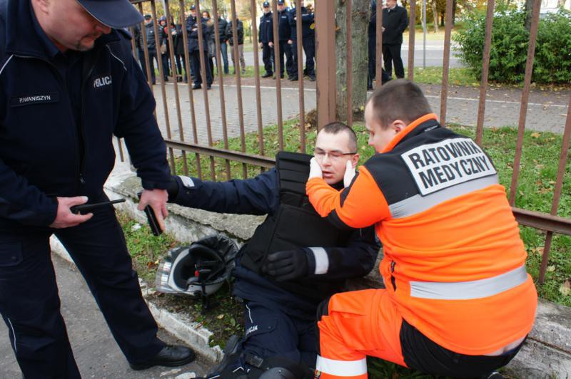 "Płomień" zajął arsenał, czyli jak ćwiczyli policjanci zdjęcie nr 116241