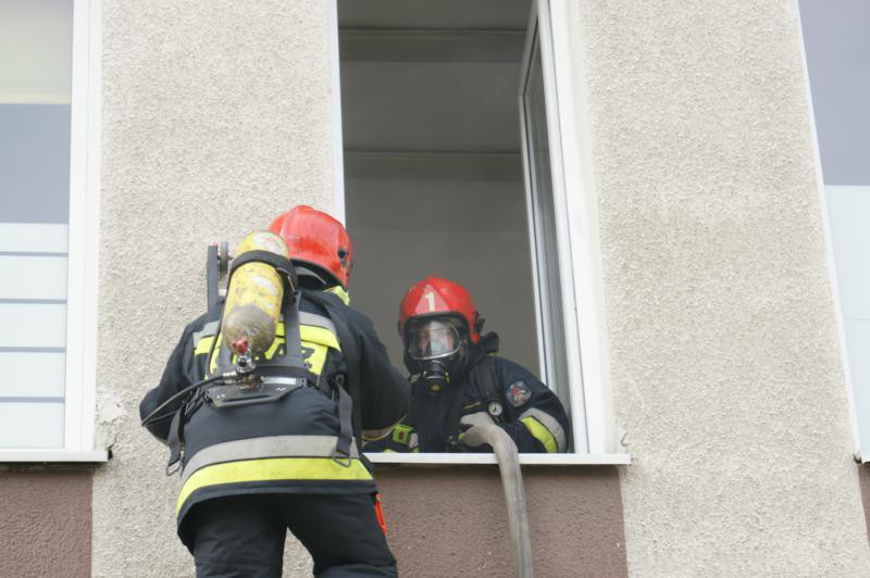 "Płomień" zajął arsenał, czyli jak ćwiczyli policjanci zdjęcie nr 116246