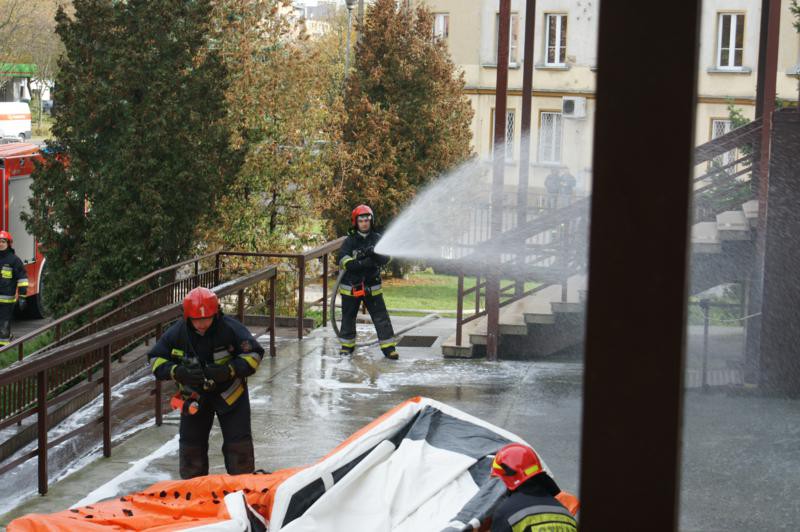 "Płomień" zajął arsenał, czyli jak ćwiczyli policjanci zdjęcie nr 116239