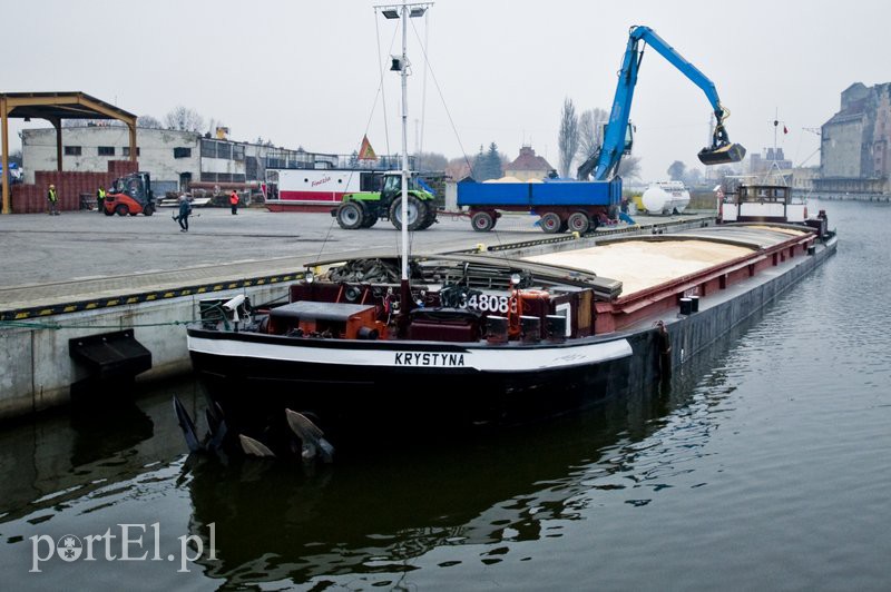  Pierwsza taka barka w porcie zdjęcie nr 117543
