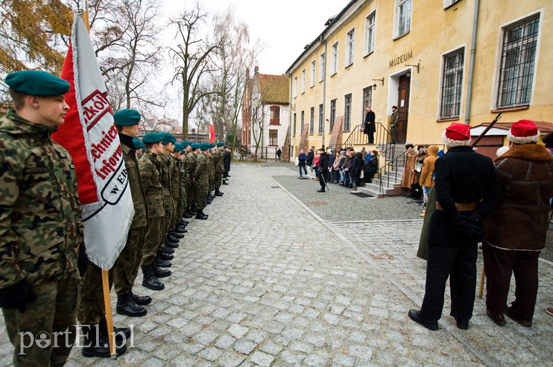  Podchorążowie wyszli na ulice Elbląga zdjęcie nr 117646