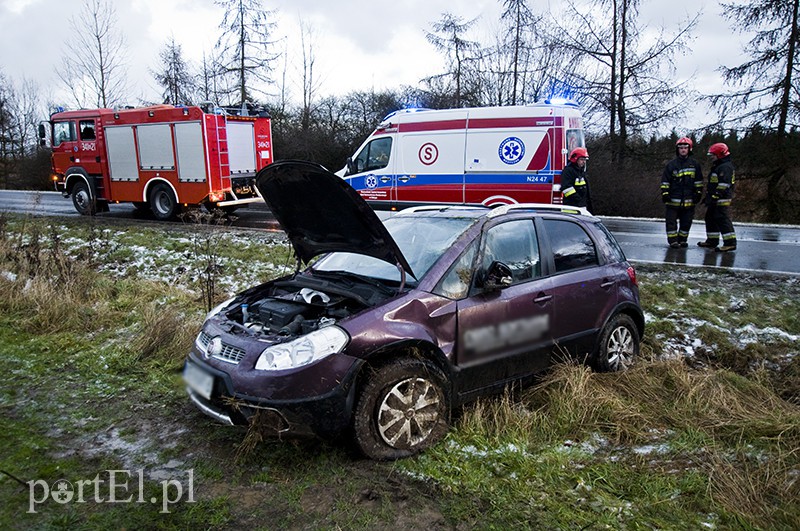 Uwaga, kierowcy! Ślisko na drogach. Wypadek za Stagniewem zdjęcie nr 117853