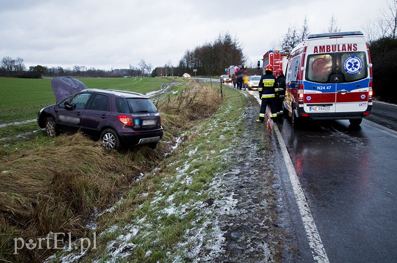  Uwaga, kierowcy! Ślisko na drogach. Wypadek za Stagniewem zdjęcie nr 117857