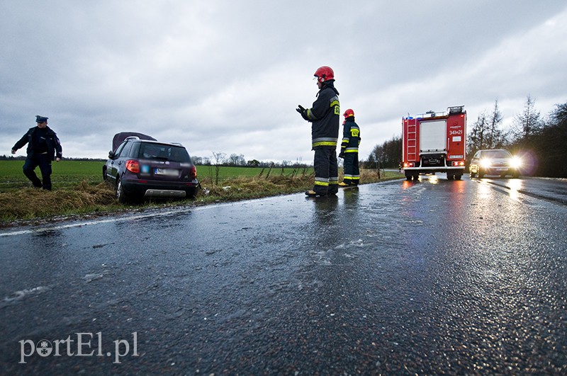 Uwaga, kierowcy! Ślisko na drogach. Wypadek za Stagniewem zdjęcie nr 117858