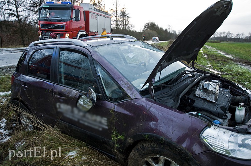  Uwaga, kierowcy! Ślisko na drogach. Wypadek za Stagniewem zdjęcie nr 117854