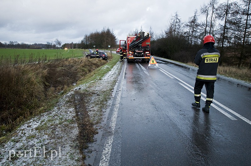 Elbląg  Uwaga, kierowcy! Ślisko na drogach. Wypadek za Stagniewem