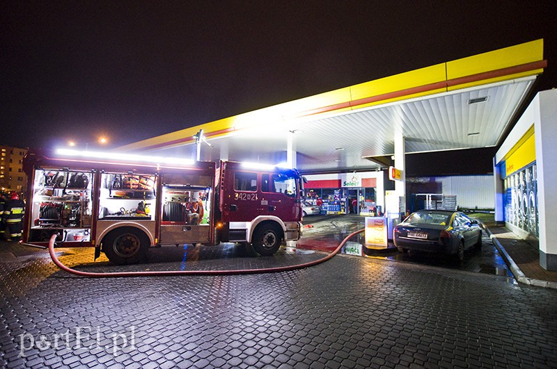 Pożar na stacji paliw zdjęcie nr 117980