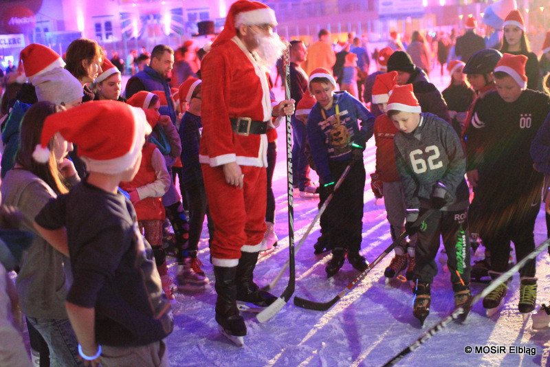 Bawili się z Mikołajem na lodzie zdjęcie nr 118121