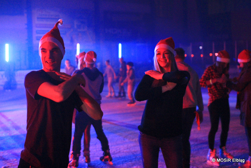 Bawili się z Mikołajem na lodzie zdjęcie nr 118114