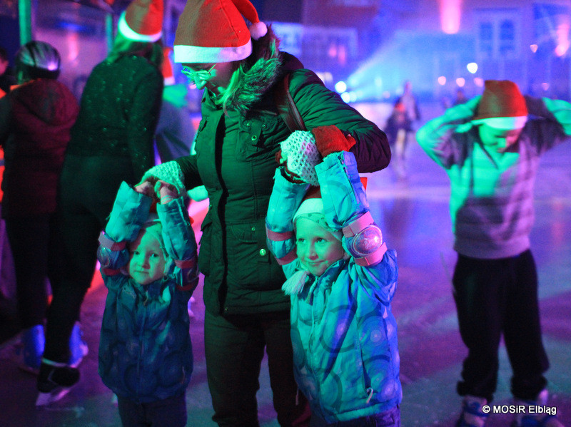 Bawili się z Mikołajem na lodzie zdjęcie nr 118099