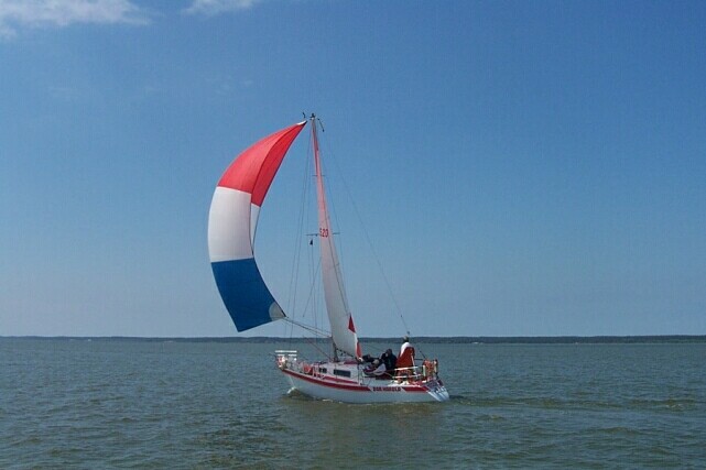 Dar Karola pod spinakerem
