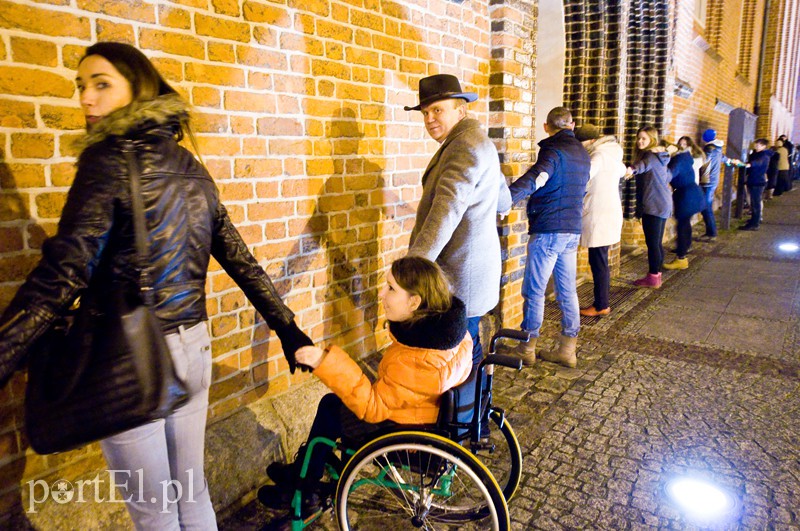  Zbiorowe ściskanie pod katedrą zdjęcie nr 118526