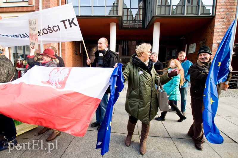 Demonstracja po elbląsku, czyli pikieta KOD zdjęcie nr 118822