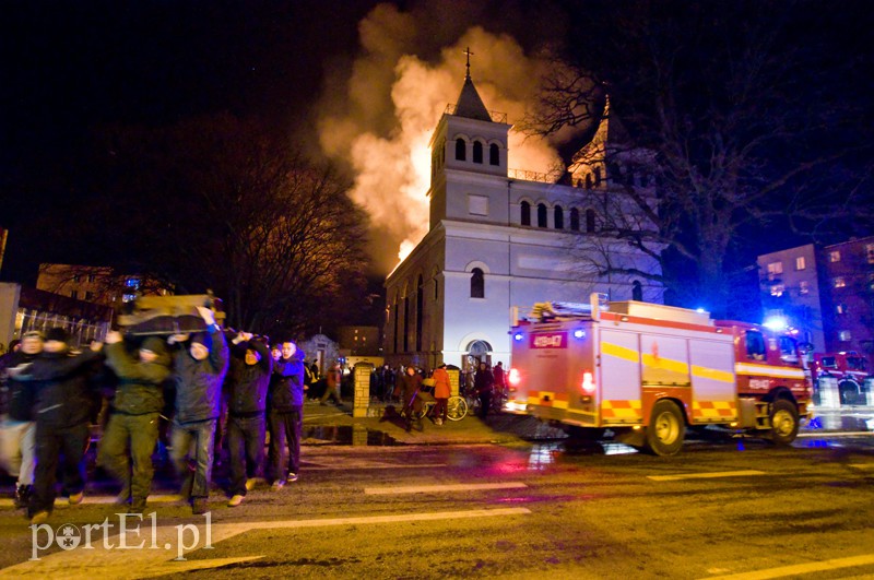  Palił się kościół, straty są duże (aktualizacja) zdjęcie nr 119258
