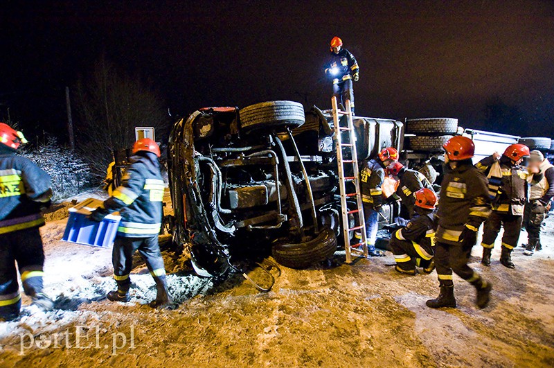  Ciężarówka na boku, kierowca pijany zdjęcie nr 120467