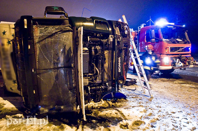  Ciężarówka na boku, kierowca pijany zdjęcie nr 120475