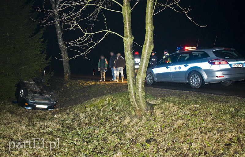  Auto na dachu, a kierowca zniknął zdjęcie nr 121624