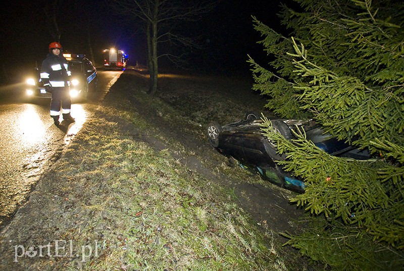  Auto na dachu, a kierowca zniknął zdjęcie nr 121622