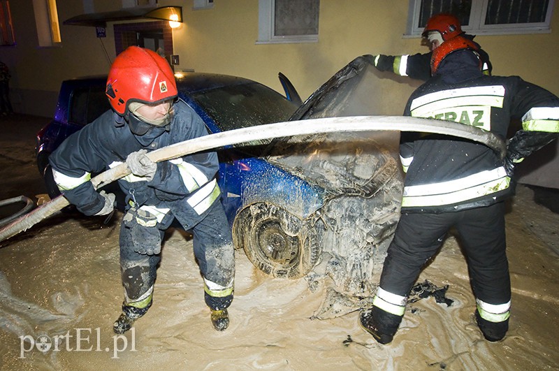  Na Sadowej zapalił się samochód zdjęcie nr 121672