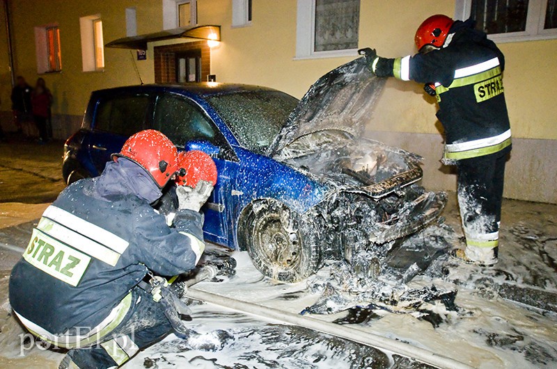  Na Sadowej zapalił się samochód zdjęcie nr 121668