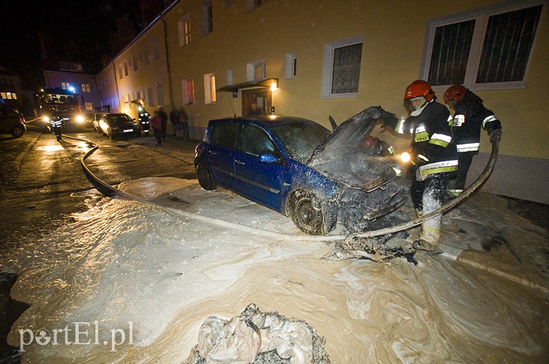  Na Sadowej zapalił się samochód zdjęcie nr 121667