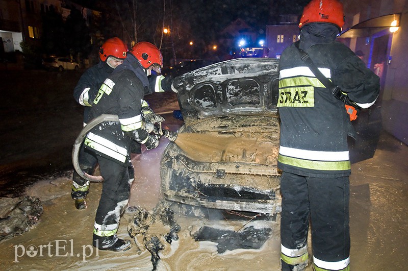 Na Sadowej zapalił się samochód zdjęcie nr 121664