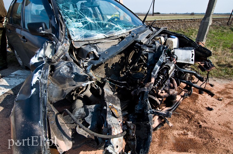  Pociąg uderzył w auto osobowe zdjęcie nr 124155