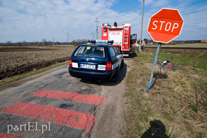  Pociąg uderzył w auto osobowe zdjęcie nr 124160