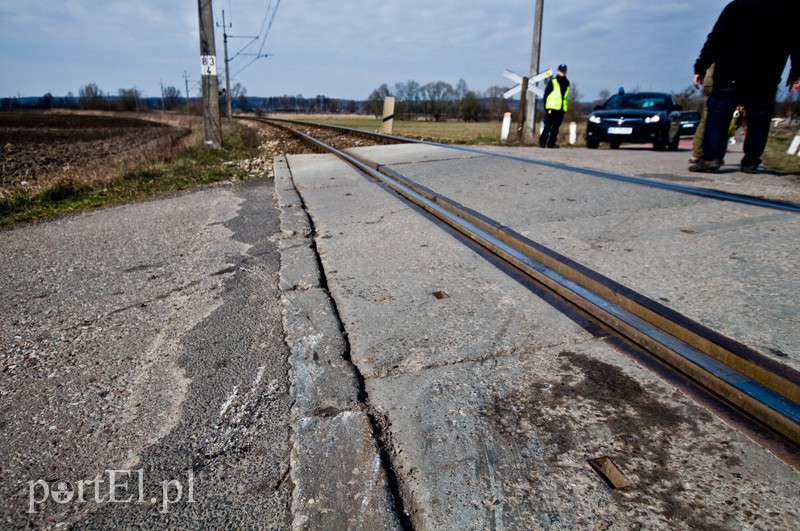  Pociąg uderzył w auto osobowe zdjęcie nr 124166