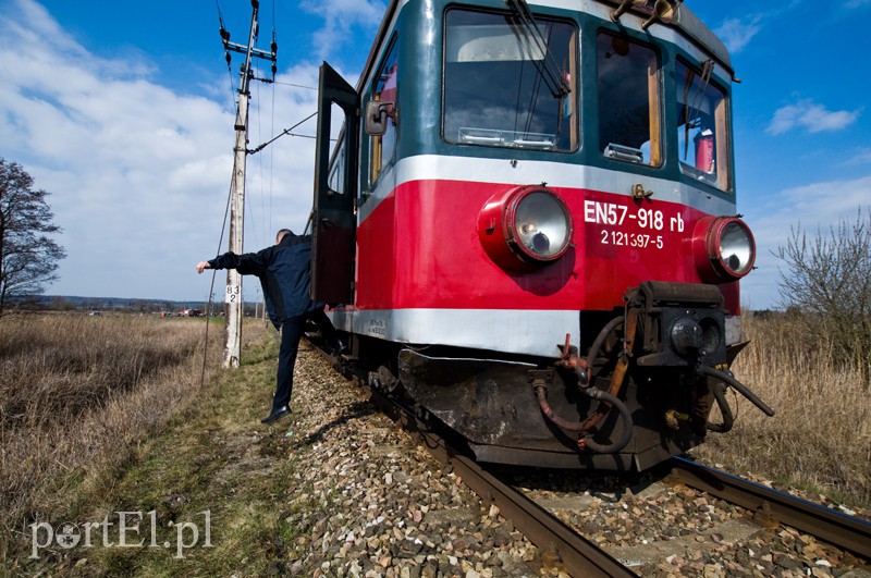  Pociąg uderzył w auto osobowe zdjęcie nr 124163