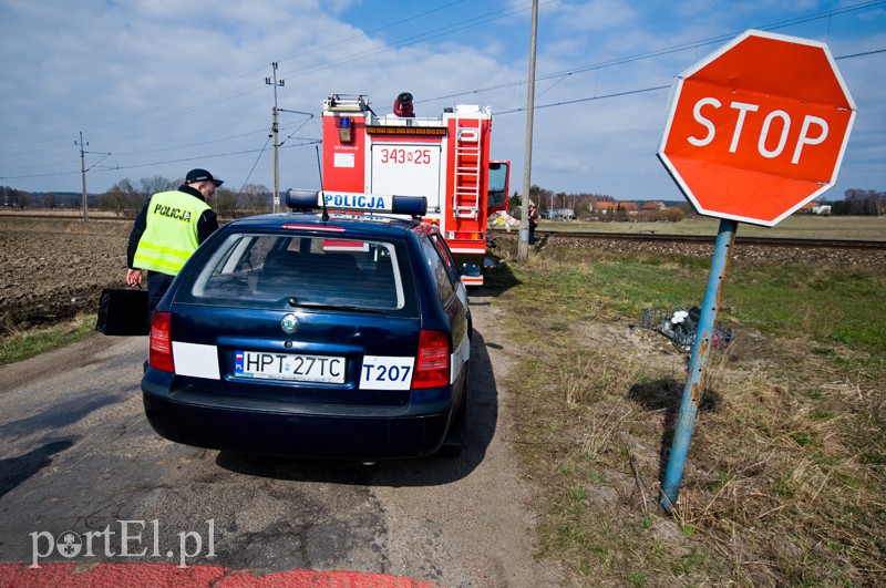  Pociąg uderzył w auto osobowe zdjęcie nr 124159