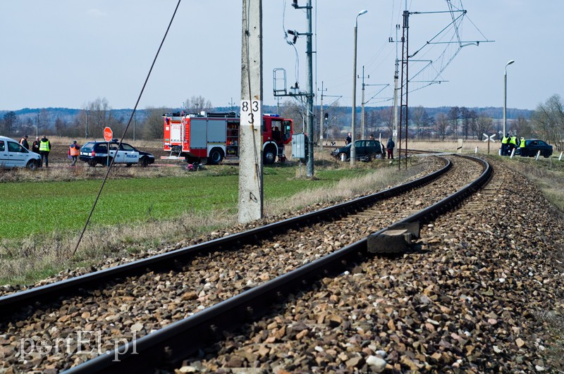  Pociąg uderzył w auto osobowe zdjęcie nr 124162