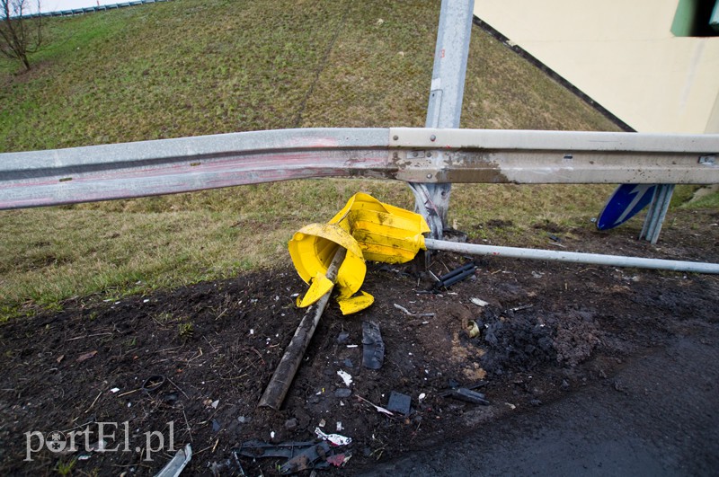  Wpadł w poślizg i uderzył w barierkę zdjęcie nr 124386