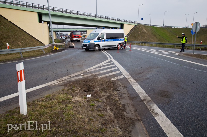  Wpadł w poślizg i uderzył w barierkę zdjęcie nr 124387