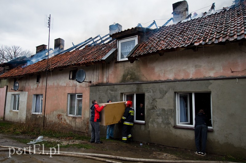  Mieszkańcy skakali przez okno. Pożar pod Pasłękiem zdjęcie nr 124486